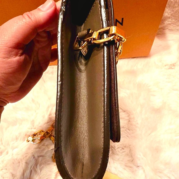 Louis Vuitton Granit Leather Chain
Louise GM Bag with full inclusion! - Picture 10 of 11